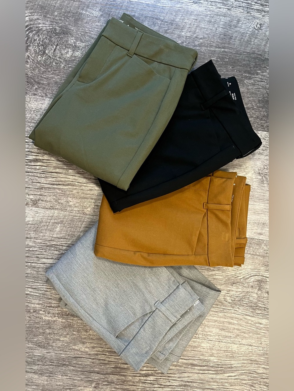 Old Navy lot of 4 women’s high rise pixie Dress Pants all new or like new